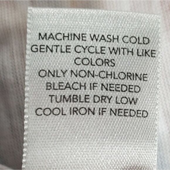 🔹️Christopher & Banks Cream Watercolor Print Long Sleeve Top Medium - Picture 9 of 9